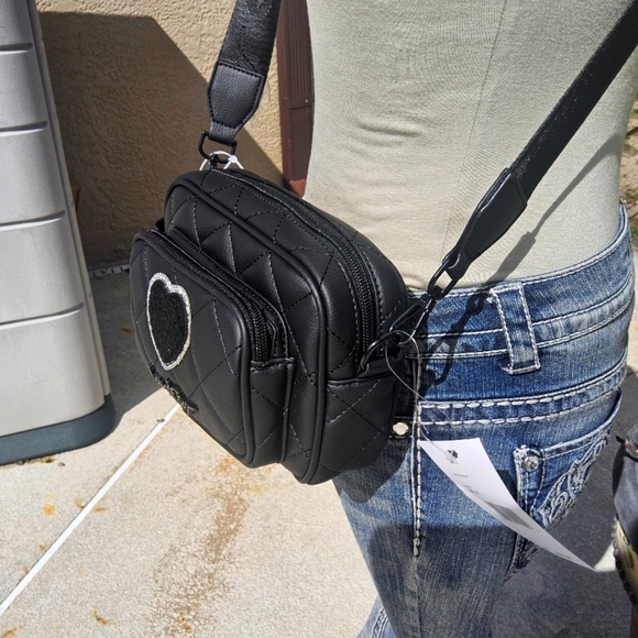 BETSEY JOHNSON BLACK n SILVER HEART DOUBLE COMPARTMENT CROSSBODY w/POUCH - Picture 8 of 8